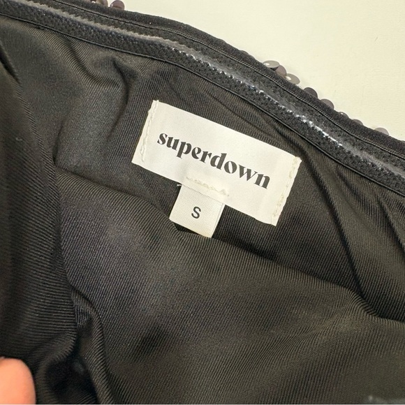 SUPERDOWN • Estella Sequin black sleeveless crop top - Picture 3 of 4